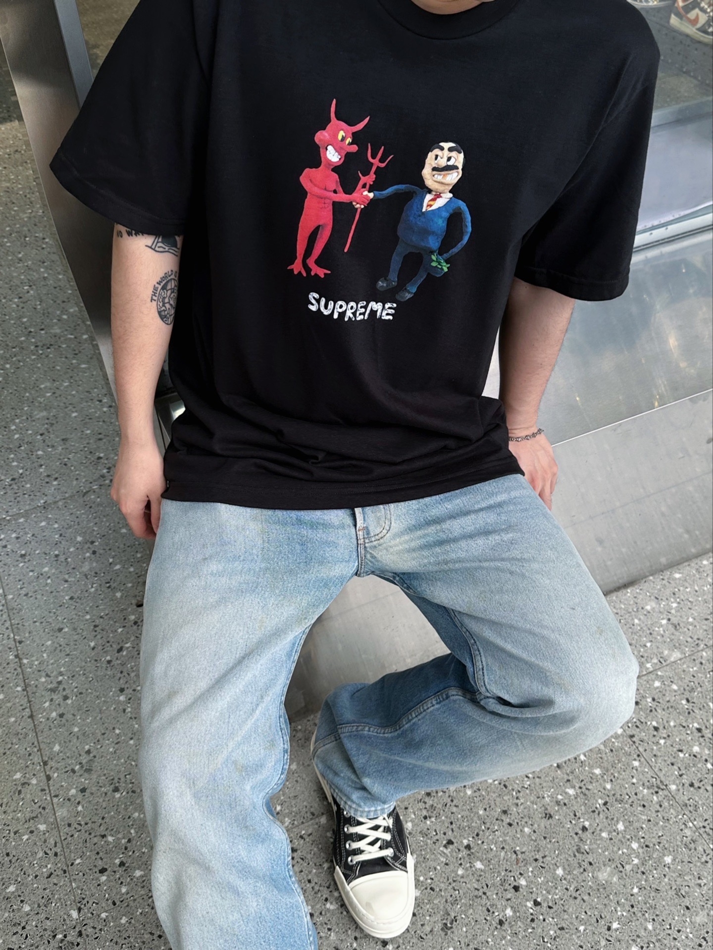 supremeブラック プリントTシャツ人気商品です se1381r.jpg
